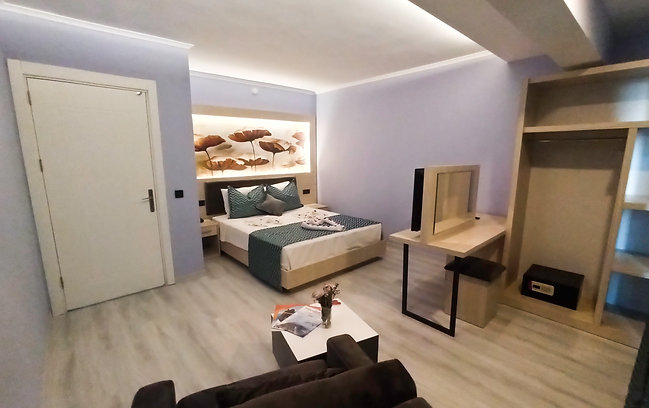 Jakuzili Suit detail